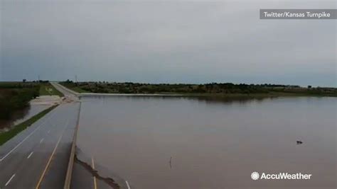 Flooding Forced This Section Of I 35 The Kansas Turnpike To Close As