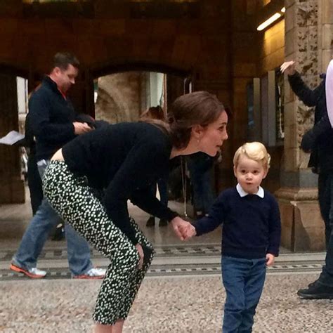 Kate Middleton visits museum with kids | RITZ