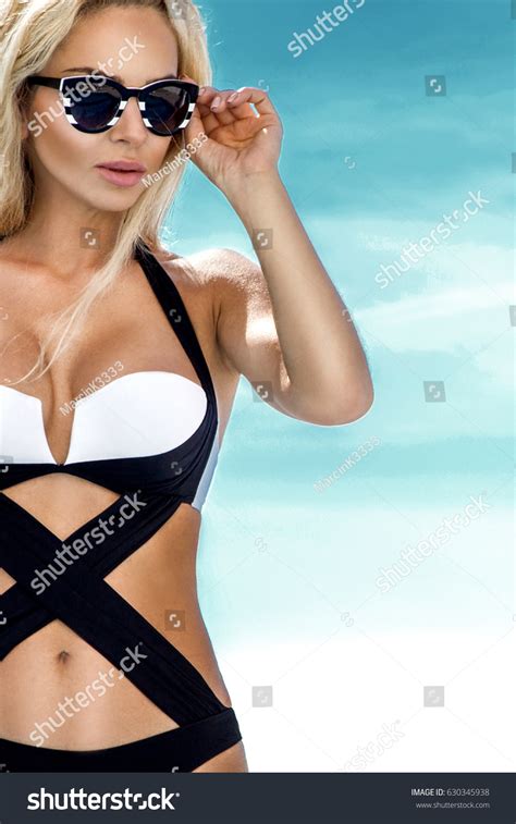 Стоковая фотография Sexy Model Elegant Bikini On Suntanned Shutterstock