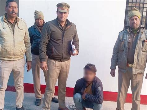 Police Station Sikandra Also Recovered The Looted Mobile From The Possession Of The Accused