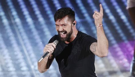 Ricky Martin Bad Bunny Y Más Protestan Contra Gobernador De Puerto