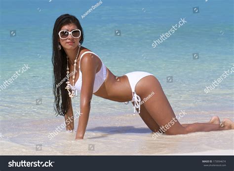 Beautiful Sexy Girl Bikini On Beach Foto Stok 173094674 Shutterstock