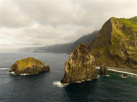 Vista A Rea De Las Formaciones Rocosas De Miradouro Ilheus Da Ribeira