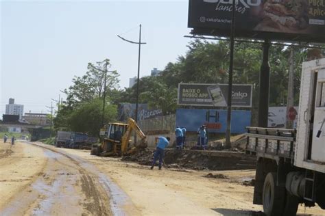 Secretaria De Obras Segue Trabalhando Na Limpeza Da Avenida Beira Rio