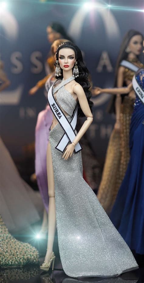 Pin By Dina Aizencang Podolsky On Barbies In Barbie Gowns