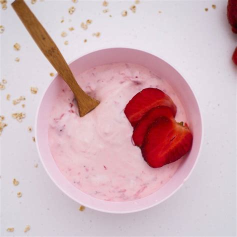 Healthy Strawberry Yogurt