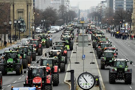 France Les Agriculteurs Manifestent Et Crient Leur Ras Le Bol