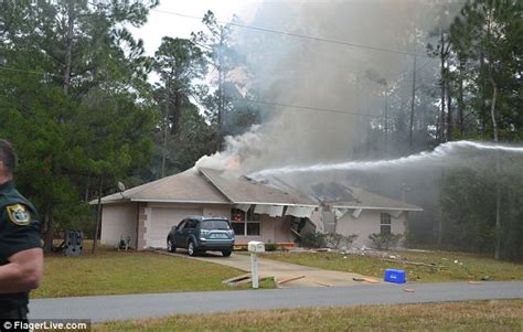 Three People Die As Plane Crashes Into Florida Home And Explodes Into Fireball Daily Mail Online