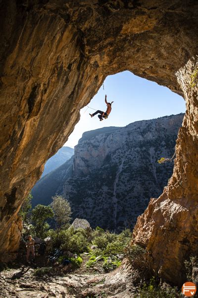 Stopping a climbing fall : mastering rock climbing techniques