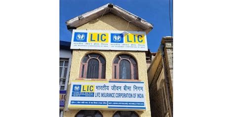 LIC Reduces 1st Year Agent Payout To 28 After Surrender Value Revision