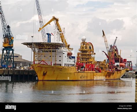 Pipelay Vessel Hi Res Stock Photography And Images Alamy