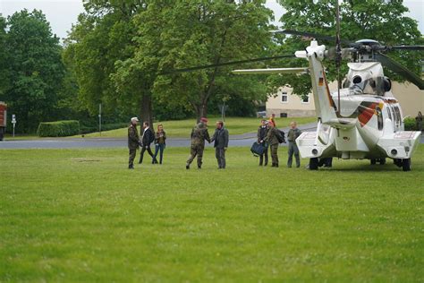 Verteidigungsministerium on Twitter Heute begrüßt Inspekteur Heer