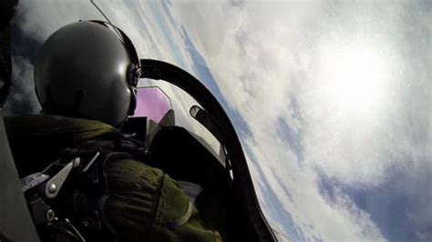 Claire premiere pilote de rafale en Vidéo Dailymotion