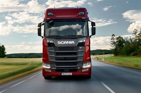 Revista Caminhoneiro News Scania Desbanca O Volvo Fh E Lan A O