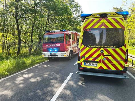 B102 Verkehrsunfall mit drei PKW Stadtportal für Rathenow Havelland