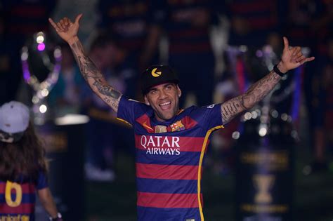 Ligue 1 Psg Dani Alves Becomes The Most Successful Player In