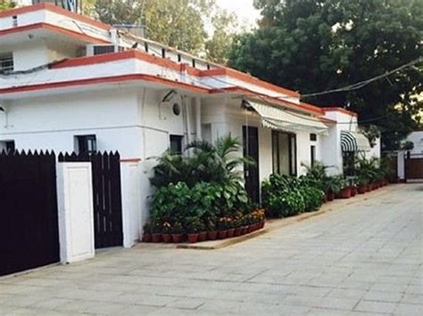 Furore erupts over Priyanka Gandhi's Lutyens bungalow: Here's what the ...