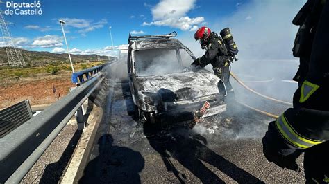 Una furgoneta arde en la A7 a la altura de la Vall d Uixó