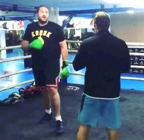 Tyson Fury back in the gym training - Fightnews Asia