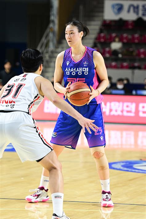 Bk 리뷰 ‘배혜윤 이해란 39점 합작 삼성생명 Bnk 꺾고 2위 탈환 성공