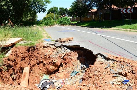 WATCH Sinkholes Continue To Swallow Suburb Daily Sun