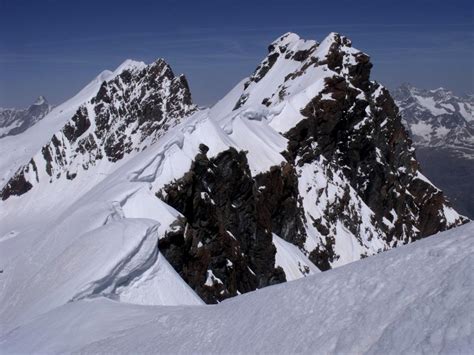 Roccia Nera E Gemello Del Breithorn Da Plateau Rosa Alpinismo