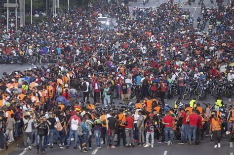 Venezuela Elecciones Miles De Venezolanos Salen A La Calle