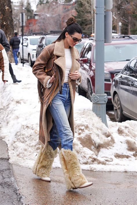 Kendall Jenner Winter Street Style - Aspen 01/01/2023 • CelebMafia