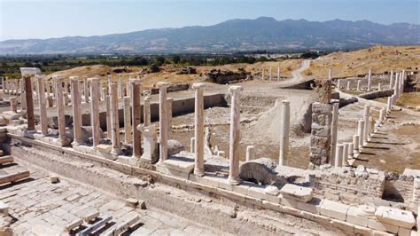 Tripolis Antik Kenti nde heyecanlandıran keşif 1500 yıllık taş kesme