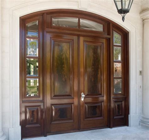 Custom Arched Double Entry Door With Beveled Glass Classique Entrée