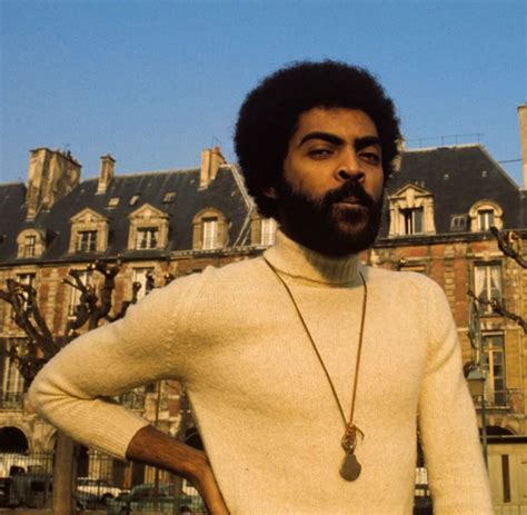 Gilberto Gil publica fotos raras do período do exílio em Londres