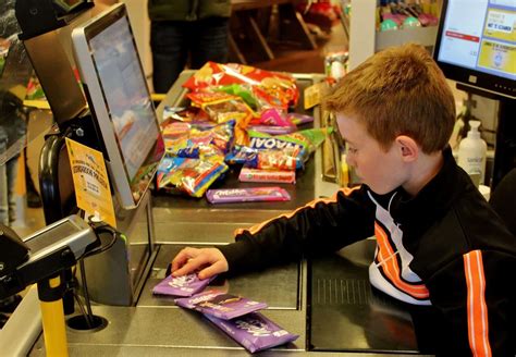 1 Minuut Gratis Snoep Winkelen Voor Julian Beek Uit Lage Zwaluwe