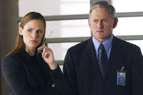 Jennifer Garner Kept Smiling Working With Alias Costar Victor Garber