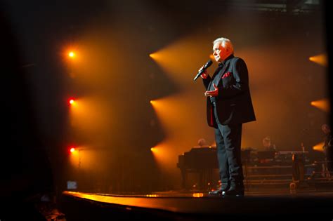 Photo Michel Sardou sur la scène du Zénith de Rouen pour son grand