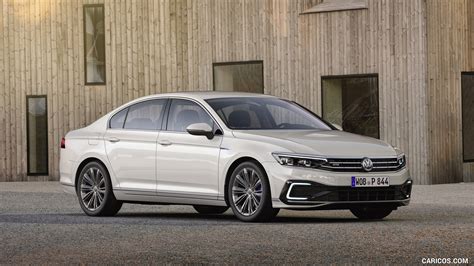 2020 Volkswagen Passat Gte Sedan Eu Spec Front Three Quarter