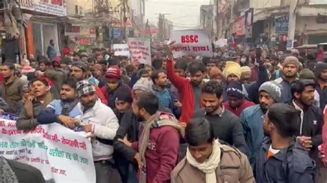 Bssc Paper Leak परीक्षा रद्द करने की मांग को लेकर प्रदर्शन पुलिस ने