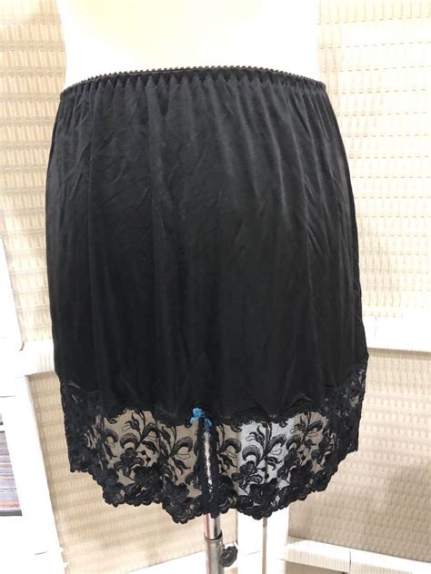Harga Net Lingerie Set Rok Fesyen Wanita Pakaian Wanita Lainnya Di Carousell