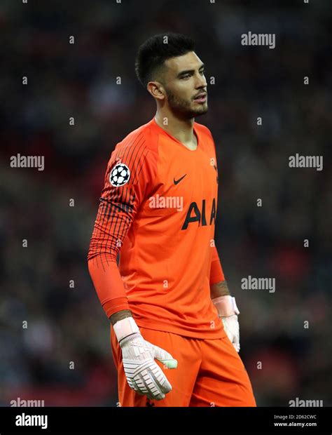 Tottenham Hotspur Goalkeeper Paulo Gazzaniga Stock Photo Alamy