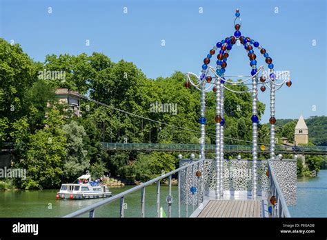 La Ile Barbe Belvedere La Obra De Jean Michel Othoniel Saint Rambert