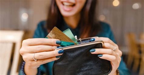 How Many Credit Cards Should A College Student Have