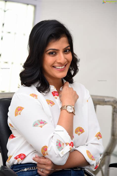 Interview Of Varalaxmi Sarathkumar On Naandhi