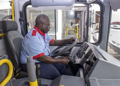 Transportes Colectivos Urbanos De Luanda Refor Ados Novos