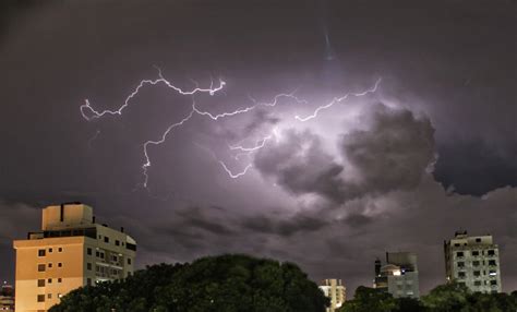 Frente Fria Traz Chuva Forte E Temporais Com Raios Neste Domingo