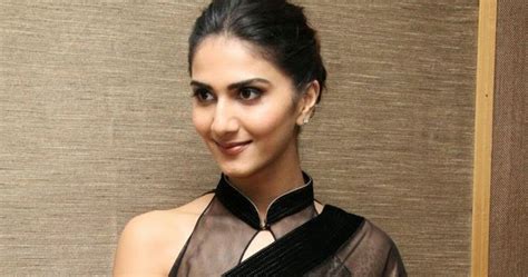 Tollywood Sexy Actress Vani Kapoor Hot In Black Tranparent Saree Blouse Showing Bulging Navel