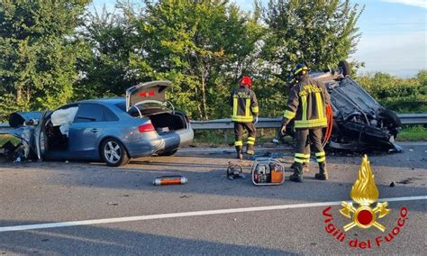 Carambola Tra Auto Lungo La Provinciale In Tre Finiscono In Ospedale