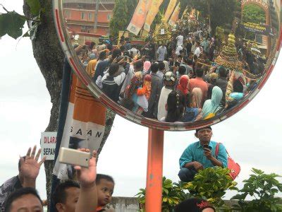 TRADISI KIRAB SEWU KUPAT ANTARA Foto