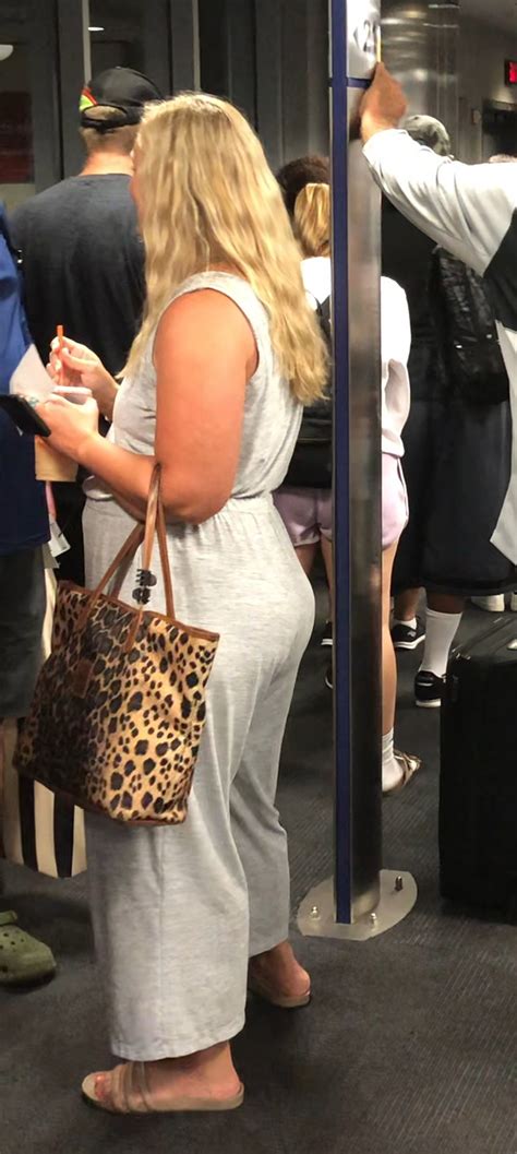 Thick Blonde Bbw With Wide Hips In Grey Spandex Leggings Yoga Pants Forum