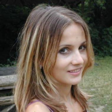 Verrückte blonde Schlampe Bilola masturbiert auf einem Fahrrad xHamster