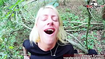 Geile deutsche Milf mit prallen Titten genießt es outdoor gefickt zu werden XNXX