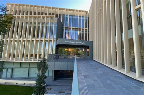 Biblioteca de Vic Pilarin Bayés idcare